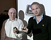 GJERRIG: Den nye blåtannbrikken fra salgsdirektør Geir Langeland (t.v.) og produktsjef Thomas Embla Bonnerud hos Nordic Semiconductor bruker 99 prosent mindre strøm enn vanlige blåtannbrikker.