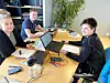 –Mitt inntrykk er at de fleste studentene ved branningeniørstudiet har eller har hatt en eller annen relasjon til brannvern før de søker seg til studiet, sier førsteårs-student Vegard Solbakk her sammen med Hilde Marie Salvanes til høyre og Signe Marie Fedje Store. Foto: Thomas Førde