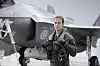 – Hvis du ikke finner feil, er du kanskje ikke ærlig med deg selv, sier Morten Hanche. Her er han foran en F-35 på Ørland i 2019. Foto: Martin Giskegjerde / Forsvaret