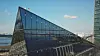Fasaden er satt sammen av 16.500 glasspaneler.