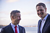 Statssekretær Even Tronstad Sagebakken (t.v.) i Nærings- og fiskeridepartementet berømmer Rederiforbundet og administrerende direktør Harald Solberg for å rapportere norsk flåtes CO2-tall.