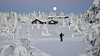 I kommuneplanene er det avsatt store arelaer til hytter i kontroversielle områder både på fjellet og ved sjøen.