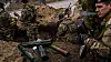 Ukrainske soldater forbereder seg på russisk angrep i Irpin, like vest for Kyiv, søndag 6. mars. På bildet ser vi tre M72 produsert av Nammo på Raufoss.
