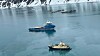 MS Virgo (i forgrunnen) grunnstøtte i Fuglefjorden på Svalbard. Polarsyssel kom rask til stedet med oljevernutstyr.