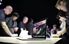 NORDNORSK: Journalister fra hele verden flokker seg rundt nye Macbook, som prydes av vakker vesterålsnatur fotografert av Stian Klo.