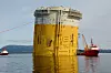 Det er nå pumpet om lag 50 millioner liter vann i tanken på Aasta Hansteen, for å få understelle til å rette seg opp grad etter grad. Her med en helning på 84 grader, ifølge Statoil.