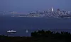 Kveldssolen skinner på San Franciscos nye landemerke og høyeste bygning, Salesforce Tower. Foto: Eric Risberg/AP