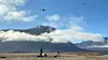 Neste skritt for forskerne i Activate-prosjektet er å prøve ut dronene i felten på Svalbard. Her ser vi testflyvning utført i felt på Nordøst-Grønland i august 2022