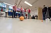 Roboten Nordis skal snart pakkes det og dra til Dubai med denne gjengen. Fra venstre mot høyre: Petter Schefte Myran, Sivert Sorte, Andrea Solem Schiefloe og Elias Gylland. Helt til høyre står mentor Roar Brekken. Deltaker Kristian Stue Grav og mentor Signe Ferner Kjøpsnes skal også til Dubai, men var ikke tilstede da bildet ble tatt.