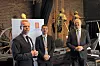 Samferdselsminister Ketil Solvik-Olsen (t.h) fikk presentert MV «Yara Birkeland»-prosjektet tirsdag på Maritim Museum av konsernsjefene til Yara og Kongsberg Gruppen, Svein Tore Holsether (t.v) og Geir Håøy. Foto: Tore Stensvold