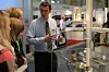 Roy Andre Osvold fra Lönne forklarer besøkende skoleelever hvordan de bruker software til å stabilisere videobilder.