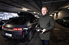 Øyvind L. Knudsen i Hyundai plugger inn krumkakejernet på sin Ioniq 5.