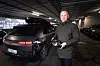 Øyvind L. Knudsen i Hyundai plugger inn krumkakejernet på sin Ioniq 5.