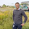 Prosjektdirektør Per Roger Johansen, her på tomten til Livsvitenskapsbygget før arbeidene startet, er nå opptatt med å komme rundt nye problemer med mer kvikkleire enn forutsatt, og mer forurenset masse enn forventet. Foto: Joachim Seehusen