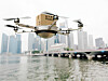 Wilhelmsen skal starte et testprosjekt i Singapore. Droner skal erstatte småbåter som vanligvis sendes ut med dokumenter, deler og enkle forsyninger til skip for anker.
