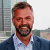 Fagdirektør Espen Fuglesang i Norsk Takst har vært sentral i utviklingen av den nye smartskruen som måler fuktighet og temperatur. Foto: Nito Takst