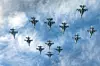 Tolv nederlandske F-16-fly under en øvelse i formasjonsflyvning i november 2021.