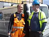 – Du er flink til å svinge deg rundt når vi trenger produkter raskt, sier Erling Lyngsvåg til Thomas Ødegaard (t.h.)