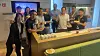 Ingelin deler norske mattradisjoner med teamet sitt i Singapore på den store vaffeldagen. Foto: DNV