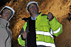 Fjellhall. Verkssjef Steinar Kvalheim hos North Cape Minerals viser fornyingsminister Heidi Grande Røys rundt i Lefdal gruve, som kan bli gigantisk datasenter.