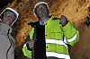 Fjellhall. Verkssjef Steinar Kvalheim hos North Cape Minerals viser fornyingsminister Heidi Grande Røys rundt i Lefdal gruve, som kan bli gigantisk datasenter.
