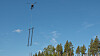 For å klare jobben med et vanlig Airbus 350-helikopter, bør selve masten veie under ett tonn. Mens stålmaster må flys inn i mange deler, kan Hyndlas mast løftes inn hel.