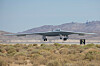 Det er offentlig kjent at to testutgaver av B-21 Raider har fløyet til nå. Dette er ett av flyene av dem, som lander på Edwards Air Force Base i California etter en testflyvning i september 2025.