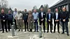 Fornøyde fjes etter kontraktssigneringen tirsdag: Fra venstre: Svein Erik Jakobsen (Dr.Ing Aas Jakobsen AS), Jørn Arve Hasselø (Statens vegvesen), Stein Atle Haugerud (Dr.techn Olav Olsen AS), Magne Gausen (Statens vegvesen), Erik Sundet (Cowi AS), Trude Krohn Brandt (Statens vegvesen), Gunnar Egset (Johs.Holt/Multiconsult AS), Olav Lahus (Rambøll Norge AS), Ole-Petter Thunes (Rambøll Norge AS), Ramus Nord (Sweco Norge AS) og Rune Hovda (Civil Management AS).