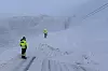 I vinter har riksveien inn til Hammerfest vært stengt flere ganger på grunn av snøras. Her et av dem ved Saragammen på riksvei 94. Foto: Ronny Salamonsen/ Statens vegvesen