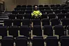 OVERBLIKK: Prosjektleder i Forsvarsbygg, Torfinn Nilsen, har satt seg godt til rette i undervisningsbygget i Setermoen leir.