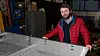 Alexis Sevault, forsker på termisk energi hos Sintef ved sitt nye termiske batteri som blir produsert hos Skala på Heimdal sør for Trondheim.