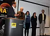 JURYEN: Konsernsjef Pål Egil Rønn, helt til venstre, kunne presentere en tung jury i seniorklassen. Professor og dekan Ingvald Strømmen, NTNU, Gunn Ovesen, administrerende direktør i Innovasjon Norge, Line Bull, direktør i Snøhetta og astrofysiker Knut Jørgen Røed Ødegaard. - Et flott initiativ, for dette handler om rekruttering til viktige studier, kommenterte Strømmen.