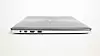 Venstre side: Én USB-port, HDMI, Displayport og ladeport.