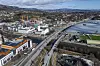 I dag går E18 langs sjøkanten i Sandvika i Bærum. Mange har ivret for å legge motorveien i en 3,6 kilometer lang tunnel, slik det var planlagt i etappe 2 av prosjektet E18 Vestkorridoren. Foto: Arash A. Nejad