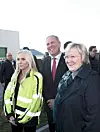 Fredriksen døpte båtDåp og åpning: Cecilie Fredriksen fikk æren av å døpe den ene LNG-drevne fôrbåten. Her sammen med styreleder i Marine Harvest, Ole Eirik Lerøy, og fiskeriminister Elisabeth Aspaker.