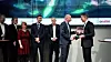 Lars Høier, direktør for Noaka-prosjektet, som nå har fått navnet Yggdrasil, overleverer utbyggingsplanene for feltet til olje- og energiminister Terje Aasland.