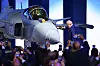 Brasils president, Luiz Inácio Lula da Silva, heller det som trolig er sjampanje på det første Gripen E-flyet som er bygd i Brasil.