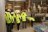 Inspeksjon: Vedlikeholdspersonell lærte seg prosedyrer før fabrikken åpnet.