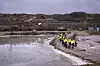 Statsminister Mette Frederiksen og miljøminister Magnus Heunicke besøker Nordic Waste i 22. januar 2024. Et diger jordskred truer områdene rundt.