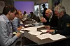 Arbeidsgruppen i forgrunnen noterer fortløpende ned nye ideer. Fra venstre Håvard Sjåstad Braaten (Concreto) , Ottar Bjørklid (Dr. Techn. Olav Olsen), Svein Fjeld (Dr. Techn. Olav Olsen) og Bjørn Hjelde (Norconsult).