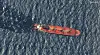 Et flere mil langt oljeflak bredte seg fra Rubymar før skipet sank i helgen. Foto: Maxar Technologies / AP / NTB
