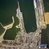 Satellittfoto av havna i Gulfport, Mississippi. Havna har fått alvorlige skader.