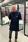 Nei, dette er ikke to notisblokker. Slik ser moderne battericeller ut. Foto: Silje Grytli Tveten/Gemini.no