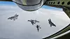 Fire norske F-35A etterfyller drivstoff fra et fransk KC-135 på vei fra Norge til Island.