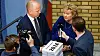 Neste års statsbudsjett viser at om lag 400 av 1900 milliarder kroner kommer fra fossil industri, skriver ukas TU-spaltist, som etterlyser høyere fart på fornybar energi. Her er finansminister Trygve Slagsvold Vedum (Sp) og Høyre-leder Erna Solberg (H) i Stortinget etter fremleggelsen av budsjettet.