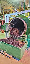 Hos Gjenkraft blir matter av glassfiber og karbonfiber malt opp som råstoff for gjenbruk i nye produkter. Foto: Gjenkraft