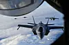 Fire norske F-35A etterfyller drivstoff fra et fransk A330 MRTT på vei fra Norge til Island.