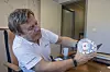 Modellen: For å demonstrere prinsippet har Otechos fått 3D-printet en modell som Hauge viser oss. Foto: ORV
