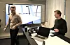 Det er syv fast ansatte og fem masterstudenter knyttet til Ocean Industries Concept Lab. Her ser Jon Fauske (t.v.) og professor Kjetil Nordby på detaljer i en bro-illustrasjon.