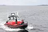 Maritiem Robotics har testet autonome fartøy i Trondheimsfjorden i flere år. Denne 28 fot stor båten ser ut som en vanlig arbeidsbåt, men kan kjøres autonomt eller fjernstyres.
